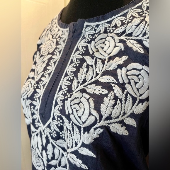 NWOT/Anavya Collection blue kurti rose pattern/white embroidery/notch collar💙🤍 - Picture 4 of 9